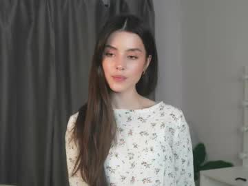 girl
        lucky_forme cam image #4172229