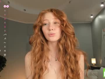 girl
        margarethowell cam image #4473463
