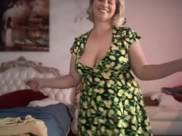 girl
        kiradivine cam image #4612808
