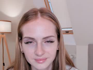 girl
        milaniapayne cam image #2098443