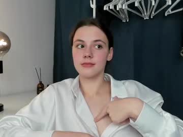 girl
        _hellsbells_ cam image #2865123