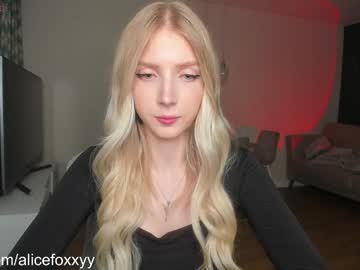 girl
        oh_honey_ cam image #1563883