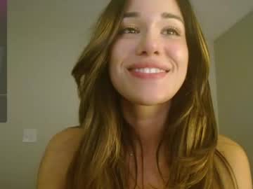 girl
        valerie_james3 cam image #3007693