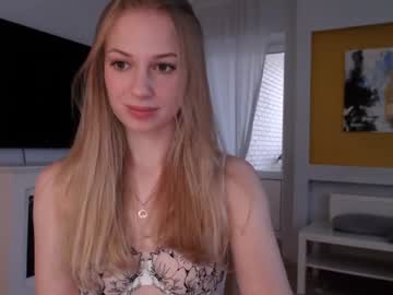 girl
        magic_couple13 cam image #1998286