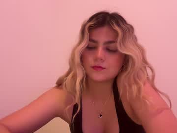 girl
        kateevanss cam image #4295897