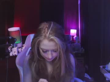 girl
        ccinnamon cam image #996021