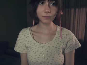 girl
        meghanash cam image #2682032
