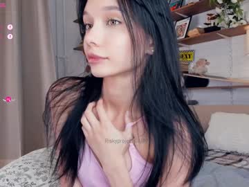 girl
        riskyproject cam image #3329813