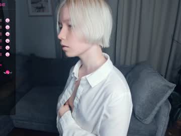 girl
        silvergloss cam image #1715963