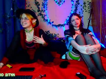 girl
        trickykitsune cam image #4092435