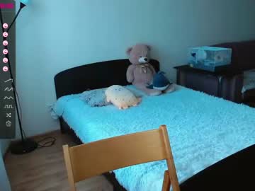 girl
        shy_mirabel cam image #82981