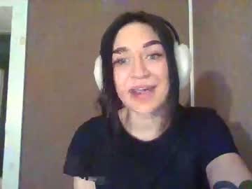 girl
        heidiknight555 cam image #417196