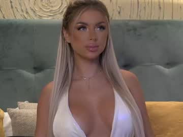 girl
        ivyrubens cam image #2978860