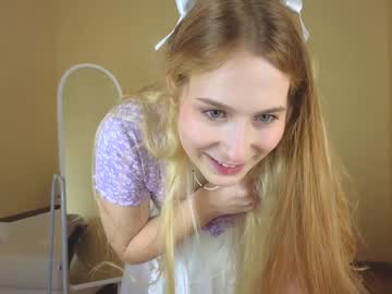 girl
        annikie cam image #1946356