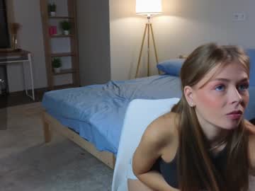 girl
        alicepreuoston cam image #3363739