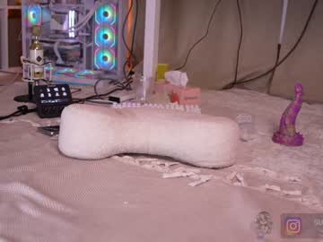 girl
        lil_eva cam image #2595731