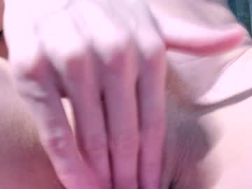 girl
        courtney_luv cam image #4230504
