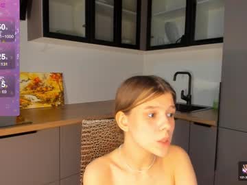 girl
        sloanesharp cam image #2899679