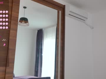 girl
        fazeyj cam image #2744423