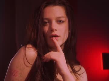 girl
        lorienn cam image #2402850