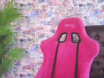 girl
        angelina_new cam image #2365500