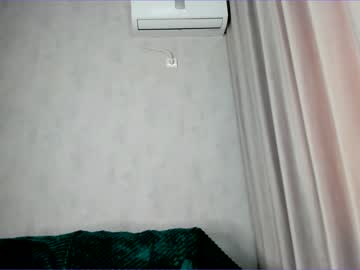 girl
        bboobscarol_ cam image #1141079