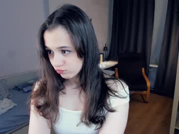 girl
        keti_bunny cam image #3777032
