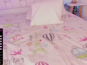 girl
        maryberrygh_ cam image #636846