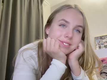 girl
        gosssip cam image #319482