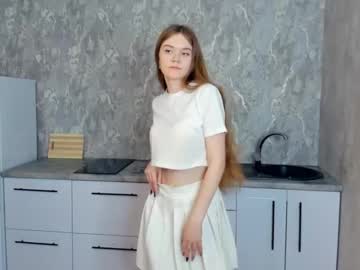 girl
        daisycoatsworth cam image #2896403