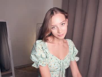 girl
        wave_of_happy_ cam image #1805646