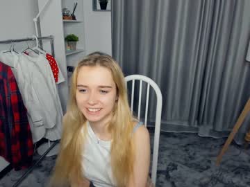 girl
        fresh_cherries cam image #1632498