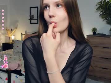 girl
        _g1ltter_ cam image #4344563