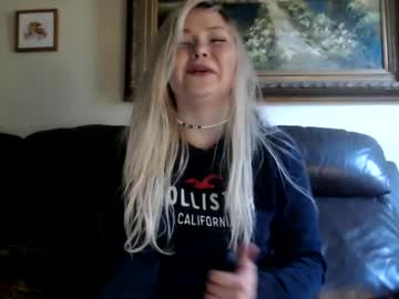 girl
        kipsy420 cam image #3497509