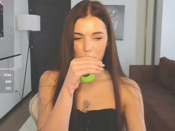 girl
        adri_dream cam image #4422997