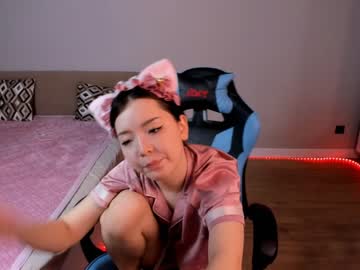 girl
        min_gun cam image #2047982