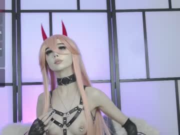 girl
        xenomy cam image #4075220