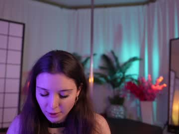 girl
        kittycaitlin cam image #3699670