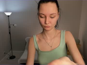 girl
        elia_miu cam image #2331915