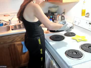 girl
        cidergal69 cam image #3327004