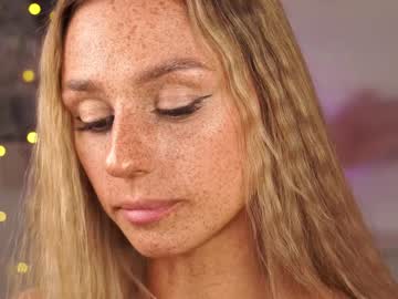 girl
        artease cam image #1711238