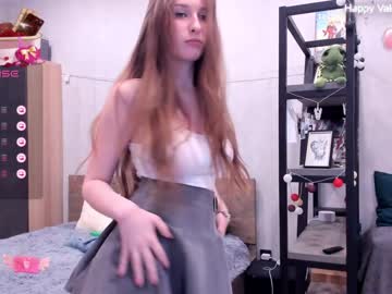 girl
        emily_siu cam image #2339157