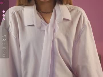 girl
        alisia_spinnet cam image #2102803