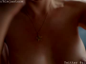 girl
        alejastorm cam image #2890231