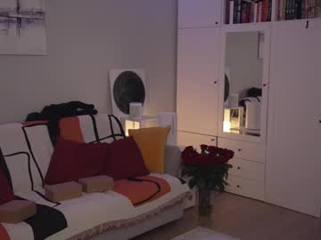 girl
        _blackbee_ cam image #4092366