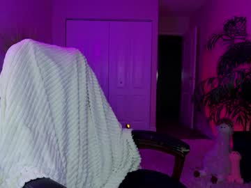 girl
        oliviaowens cam image #3649037