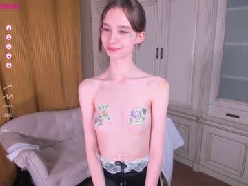 girl
        happiness_call cam image #821846