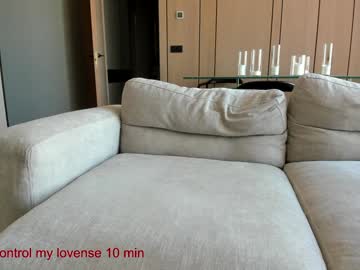 girl
        carolinaherera cam image #3319392