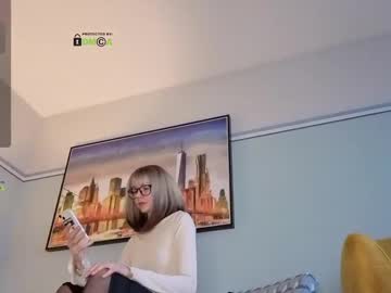 girl
        your_dream_alice cam image #4276408