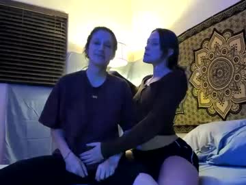couple Webcam Girls Sex Thressome And Foursome with sillygirlsxx